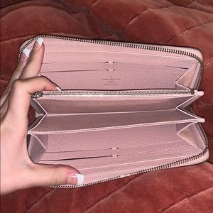 Louis Vuitton epi zippy wallet